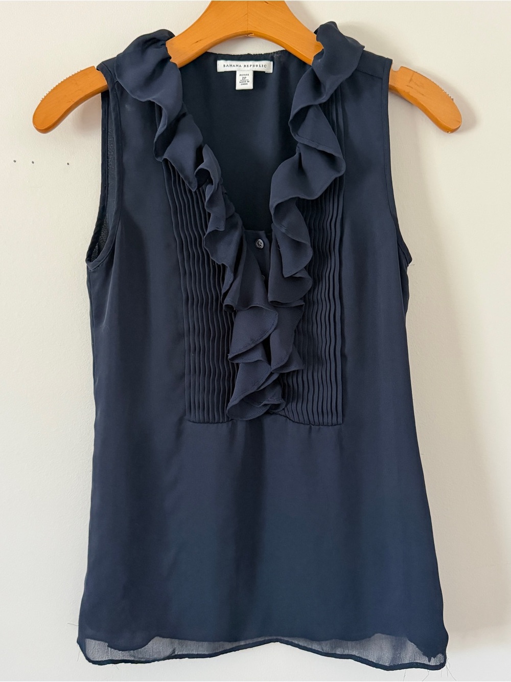 Banana Republic Petite Ruffle Front Sleeveless Blouse Navy Blue Pleated 2P
